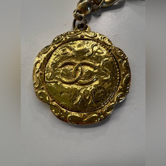 CHANEL 1980s Textured Medallion Logo Belt – Rare Collector’s Piece - Picture 6 of 13